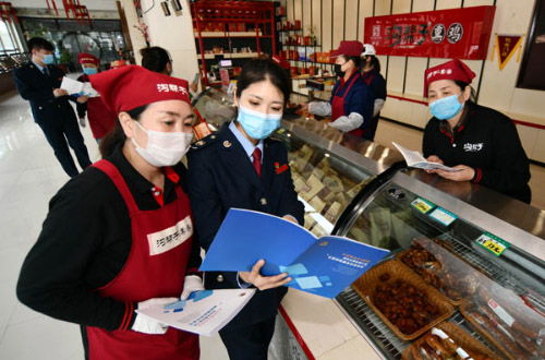 遼寧稅務創新服務 線上宣傳與線下服務融合，美甲服務點亮稅收宣傳月新模式